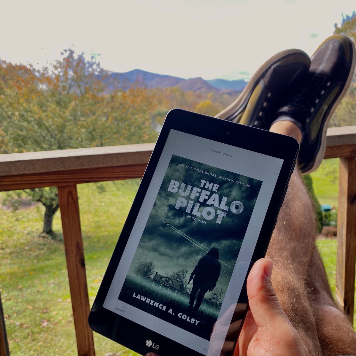 AuthorLAColby's tweet photo. Thanks for the pic - from North Carolina!

#amreading #amread #ambook #ambooks #read #readers #bookonkindle #kindle #vacation #relaxwithabook #northcarolina #readinginthemountains #militaryauthor #veteranauthor #militarythriller #militarythrillers #thebuffalopilotbook https://t.co/oVWU9JUPIg