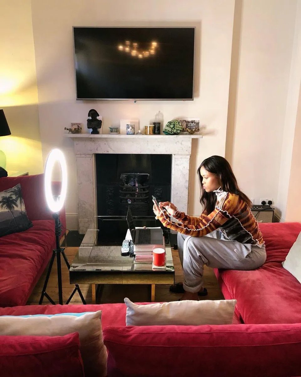 eve_rolep's tweet photo. Nothing to do in this rainy day but to sit at home and relax 🌧 🏠 https://t.co/VAXQwUWO0Q
