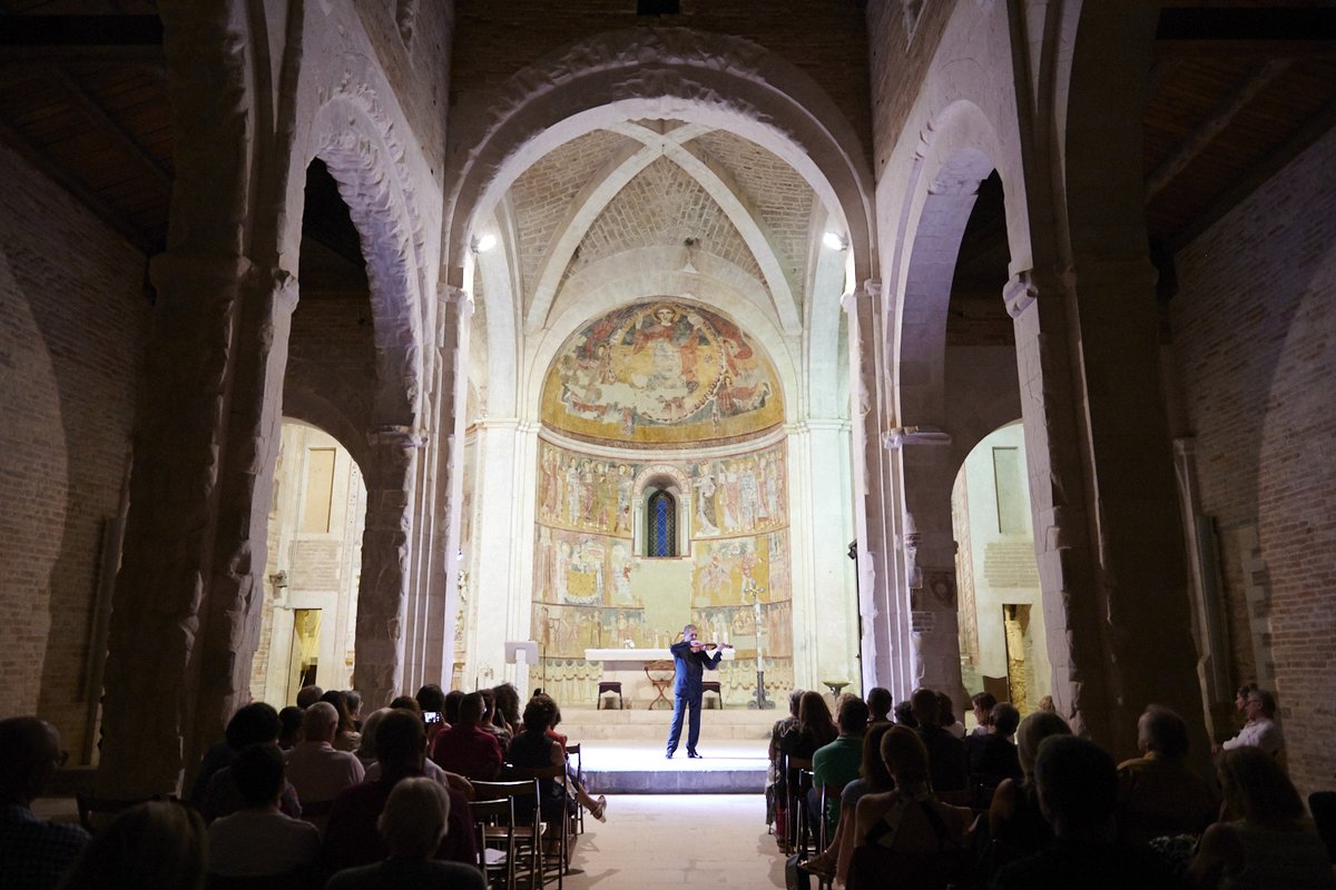 CAbbazie's tweet photo. #concertidelleabbazie #pavelberman #stradivari #bach #abbaziadismariadironzano #livemusic #valledelleabbazie #luzmek https://t.co/aMzVjgEim8