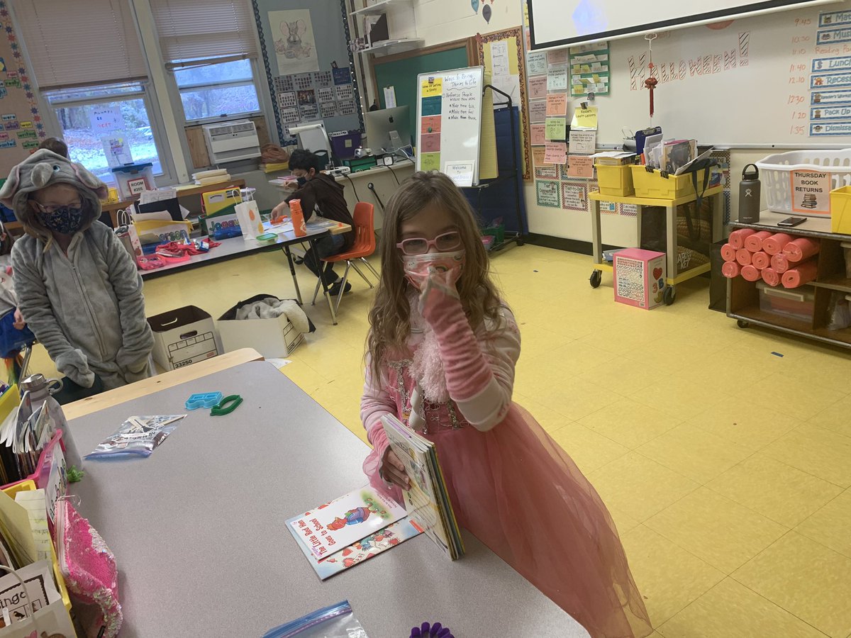 GESprincipal1's tweet photo. A fun day at GES!  Great to see students having so much fun.  #GoGES https://t.co/RwfHhvdIrl