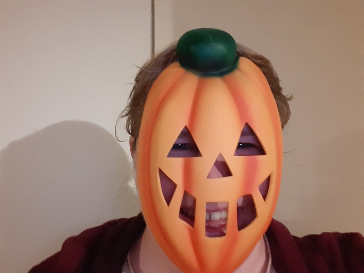 SannaSopanen's tweet photo. Mukavaa ja iloista Halloweenia @PPPetelius @kallelamberg @lapinkatja @JariTervo1 @KatiTervo @StanSaanila @RealPeterNyman @KajKunnas @akuurban @RoopeSalminen @susanna_laine @Vappendaali @mikkoleppilampi @SaariluomaJaska @therennyharlin #halloween #toivotus 🦇🦇🦇🙂👍 https://t.co/jAPtKBncrz