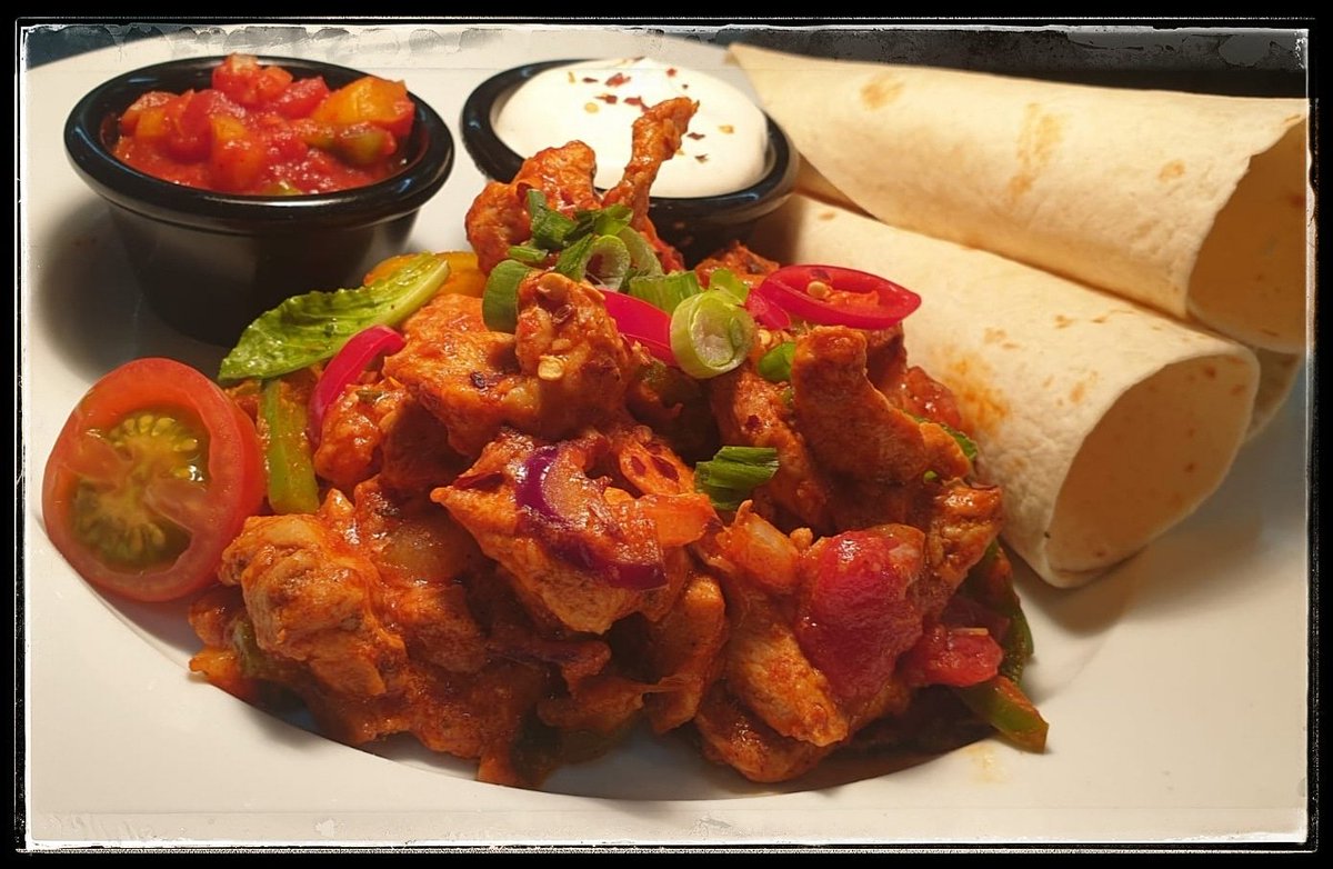 Your know you can Pre Book your orders 🤔 Just phone and book your slot in advance 🥰
Tonight's Special..
Chicken Fajitas with Spicy Salsa and Guacamole €10.95