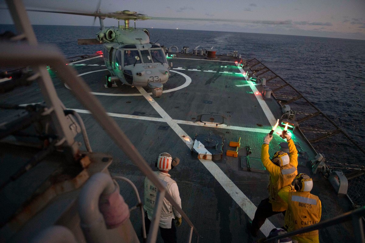 Cleared for landing.
@USNavy sailors guide an MH-60S Seahawk helicopter to the flight deck of #USSDonaldCook.