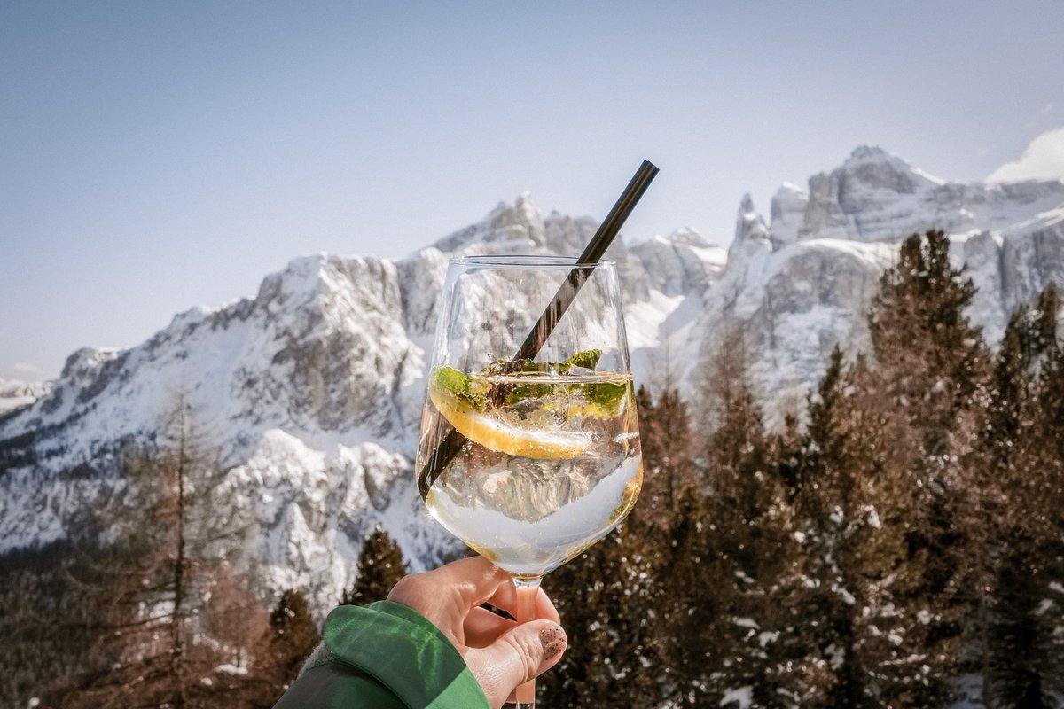 ErnaLow Ski Holidays tweet media