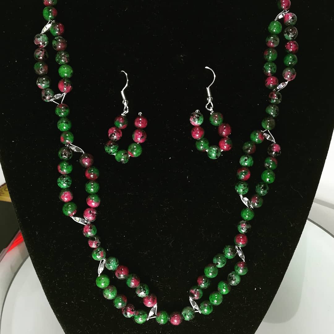 GaleClarke15's tweet photo. New pieces ready for the Trestle Market in Leek tomorrow. Remember I can post out or save pieces for you if you can't get to me 🙂 #galesgems #ooak #jewellery #UKGiftAM #UKGiftHour #smallbiz #HandmadeHour #shopsmall #firsttmaster #UKCraftersHour #madeinstaffordshire https://t.co/HYVrq8WJ4f