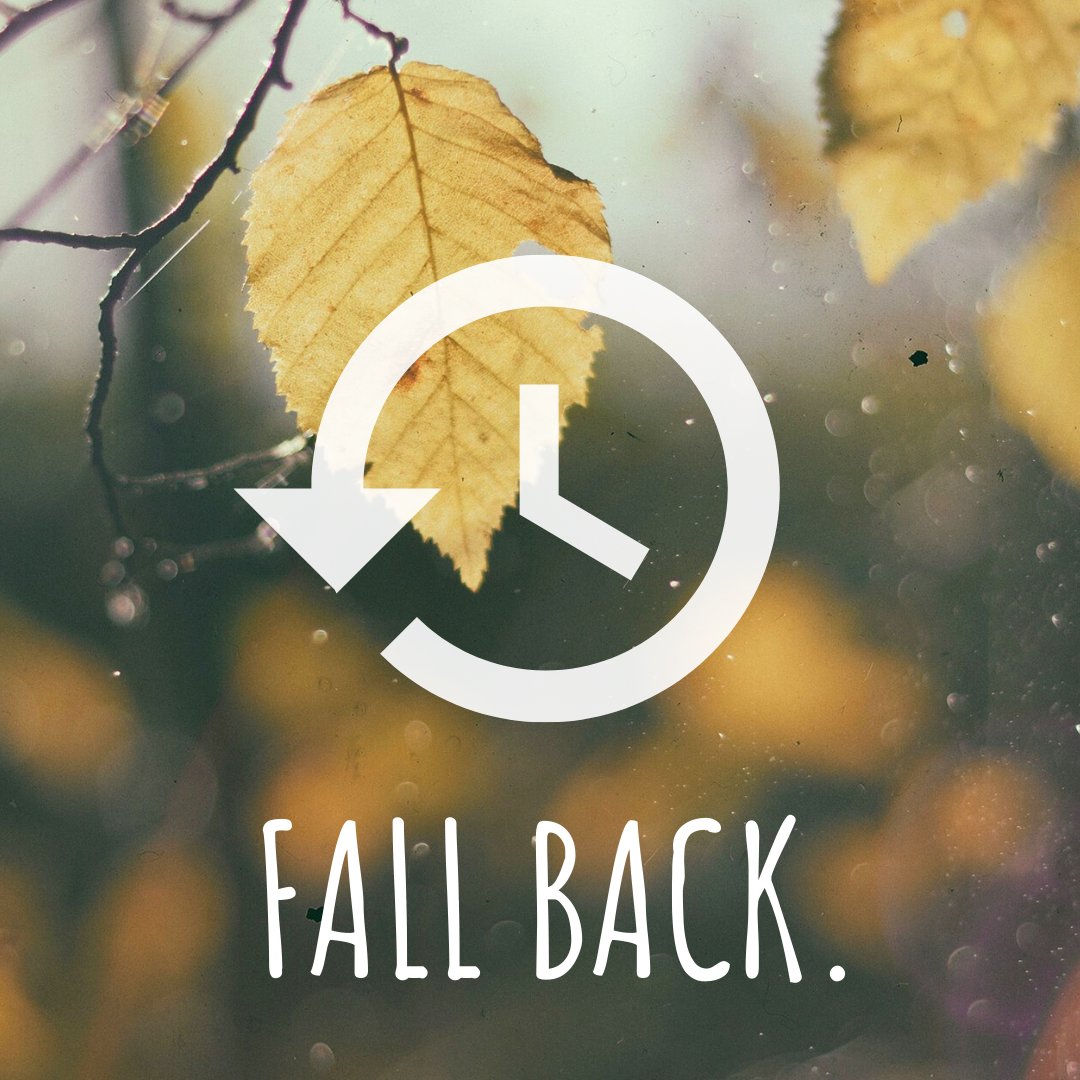 LighthouseResor's tweet photo. Hey Fort Myers Beach! It's time to set your clocks back an hour this weekend. Enjoy one extra hour of sleep! WOO! 😴 #extrasleep #daylightsavings #fallback https://t.co/PIP6Z2jcXY