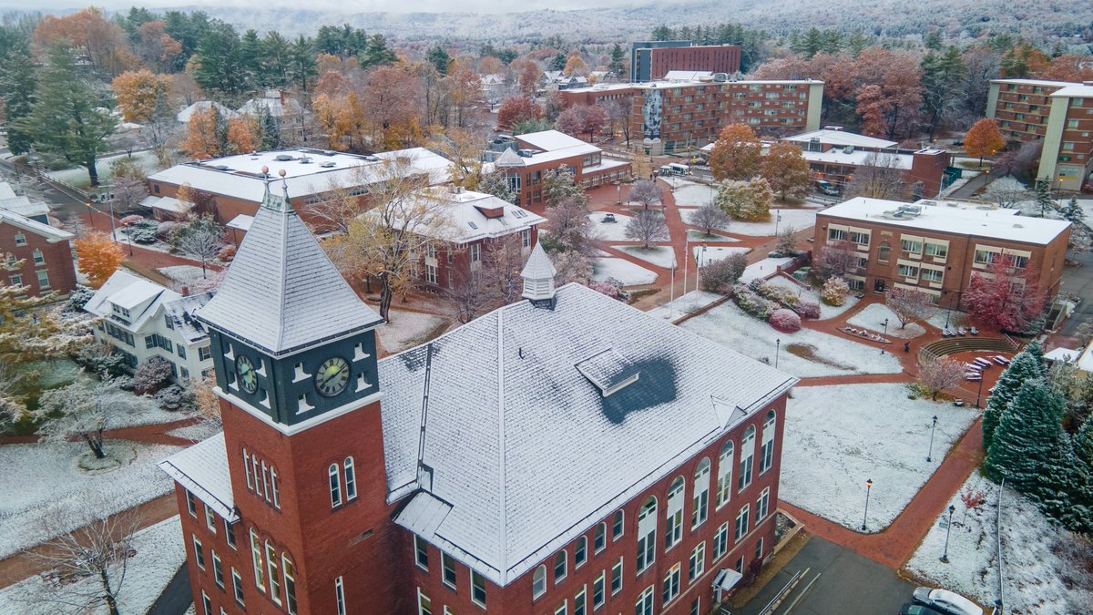 PlymouthState's tweet photo. And...just like that October became #snowtober ❄️ Too soon? Not enough? Let us know👇👇 
📸: Nolan McGurn '21
#PlymouthState #FirstSnow https://t.co/I641oGBh13