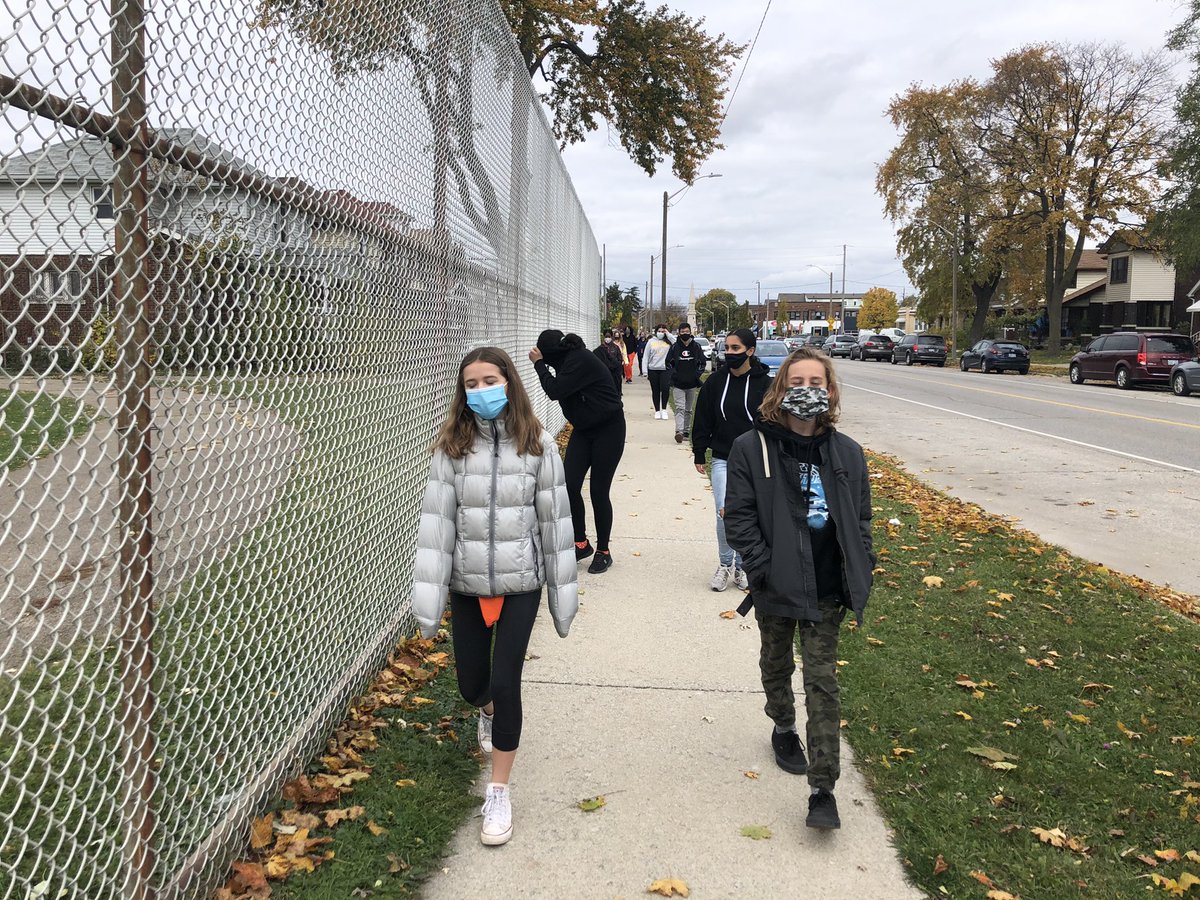 MmeReaume's tweet photo. 7/8 Reaume out for our Terry Fox Walk. https://t.co/KZw6zJ87Ya