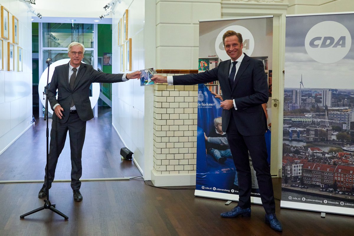 💪 Vandaag presenteren wij het concept-verkiezingsprogramma voor de Tweede Kamerverkiezingen van 2021. #teamCDA

Benieuwd naar ons verhaal van #ZorgVoorElkaar? 
🔗 cda.nl/verkiezingspro…