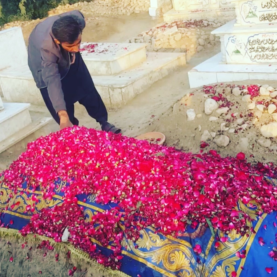 aneeshussain5's tweet photo. نظر اداس ہے، نظر ہی آ جاؤ فیصل جانی 😭💔
#LostButNotLeft
#justiceforfaisalmugheri
#impartialpostmortem
@fbhutto @BBhuttoZardari @SindhCMHouse https://t.co/Wx8xB1kFHq
