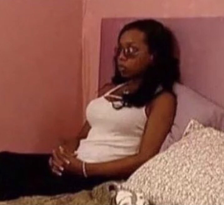 zzarxia's tweet image. when you lose participation points for not having your camera on during class🧍🏾‍♀️#NFID21