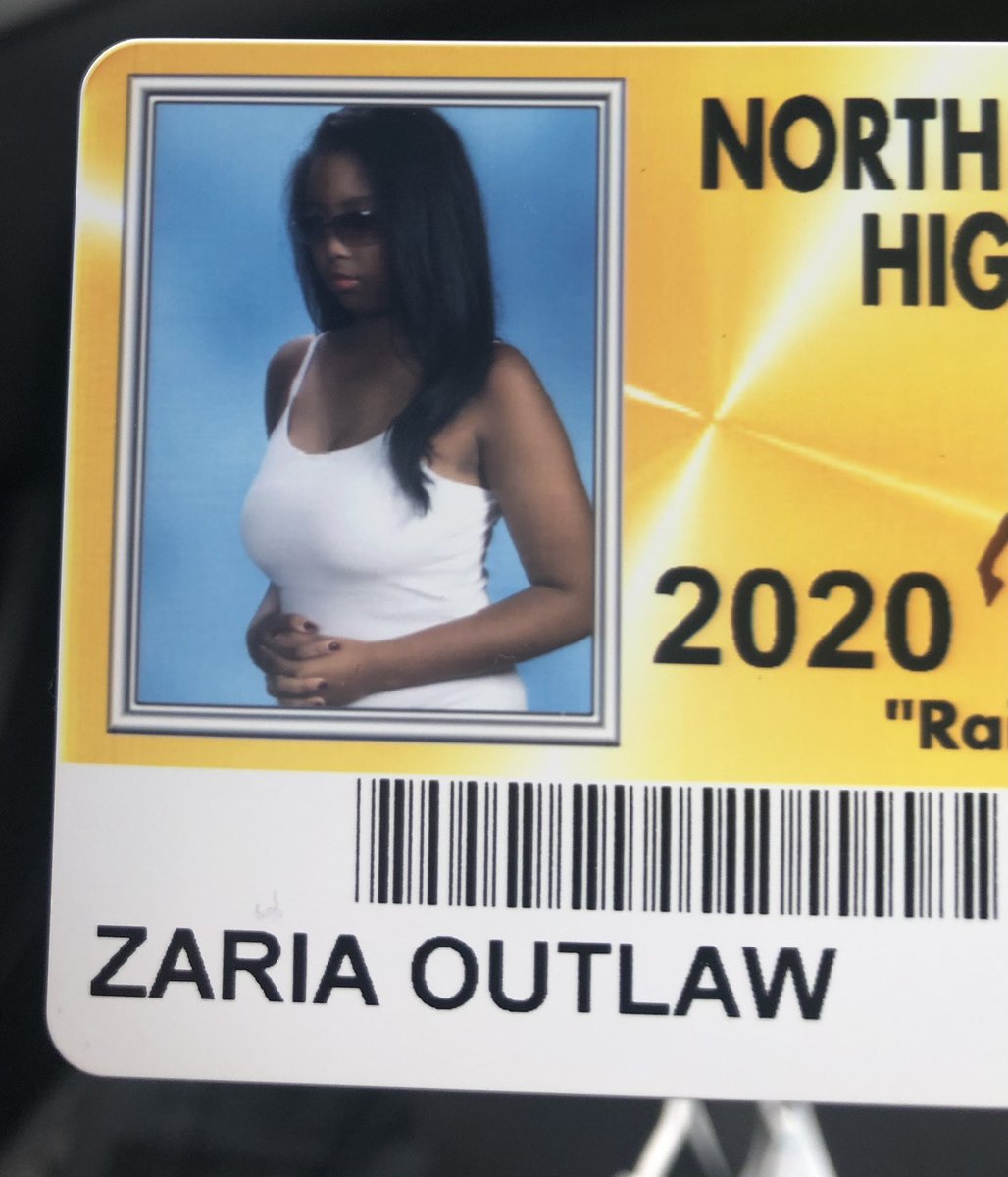 zzarxia's tweet image. when you lose participation points for not having your camera on during class🧍🏾‍♀️#NFID21