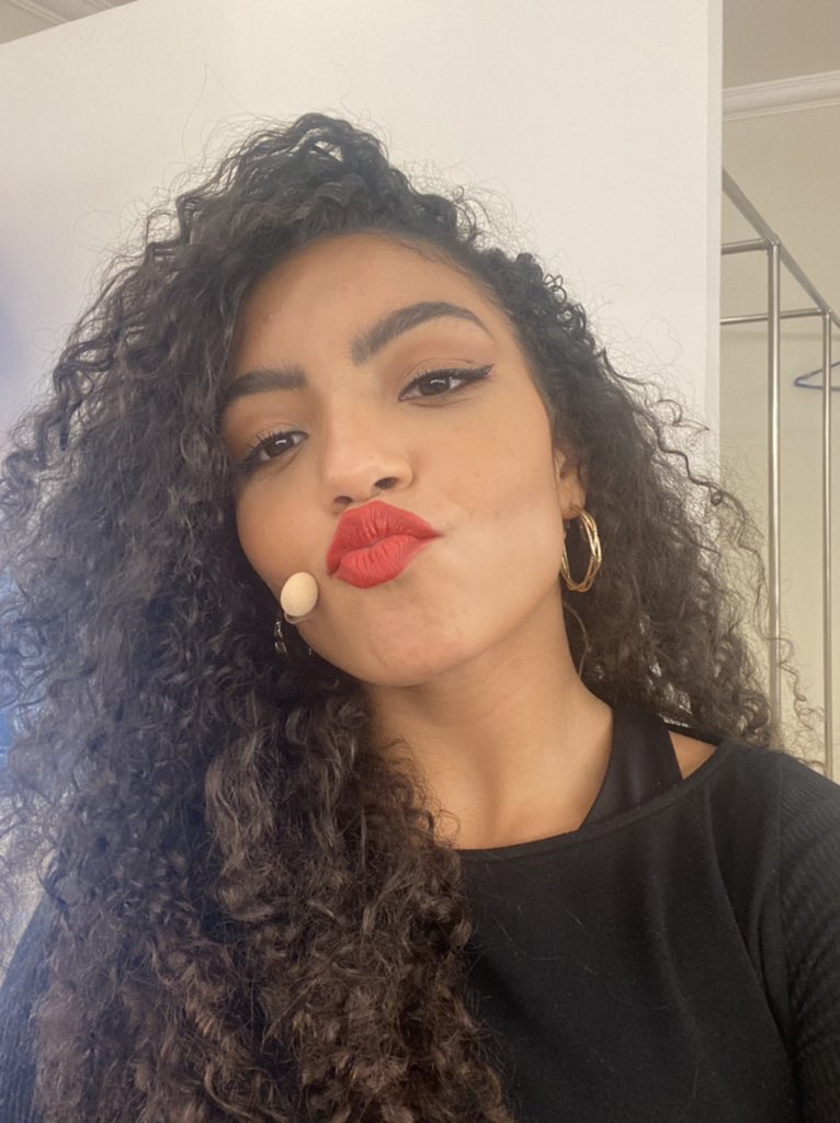 anygabrielly's tweet photo. Entendedores entenderão 

Quem vem pra performance? 🤍✨ https://t.co/kir6VEMHsg