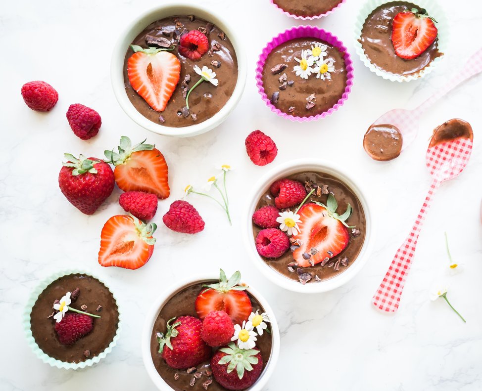 aicrtweets's tweet photo. AICR recommends limiting processed foods like #Halloween candy to help reduce cancer risk. Try these healthy sweet treats instead! 👇 

Chocolate Date Mousse: https://t.co/IhBJWQ1RHv
PB Banana Ice Cream: https://t.co/yl3hJpzXnb
Apricot Pecan Bars: https://t.co/CdEyipBapP https://t.co/Ym7B0bmzOv