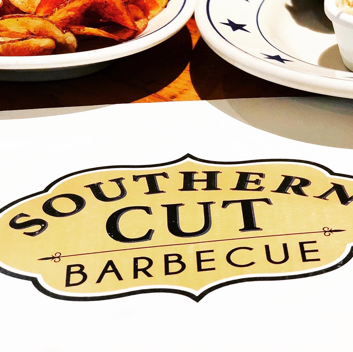 SouthernCutBBQ's tweet photo. Let’s get this weekend started!  #HappyWeekend 🍖 🥃 🍗 Reservations or Carryout https://t.co/qIx43uaeYh #BestBBQEver #Barbecue #Streeterville #ChicagoBarbecue #SoSoGood #Beer #Whiskey #Bourbon #Eeeeats #Delicious #Chicago #Meat #SouthernCutBBQ https://t.co/dyA0KuwY4C