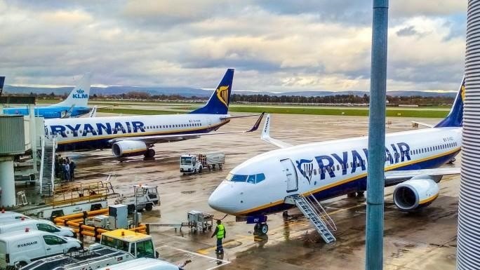 aflomagazine's tweet photo. Ryanair : régions françaises en berne, Maroc en hausse.
#Maroc @Ryanair #suspendu #lignecasablanca #impactnegative #covid19 #restriction #transportaérien #logistique #supplychain
https://t.co/unymVStUn5 https://t.co/yu7Tw3A621