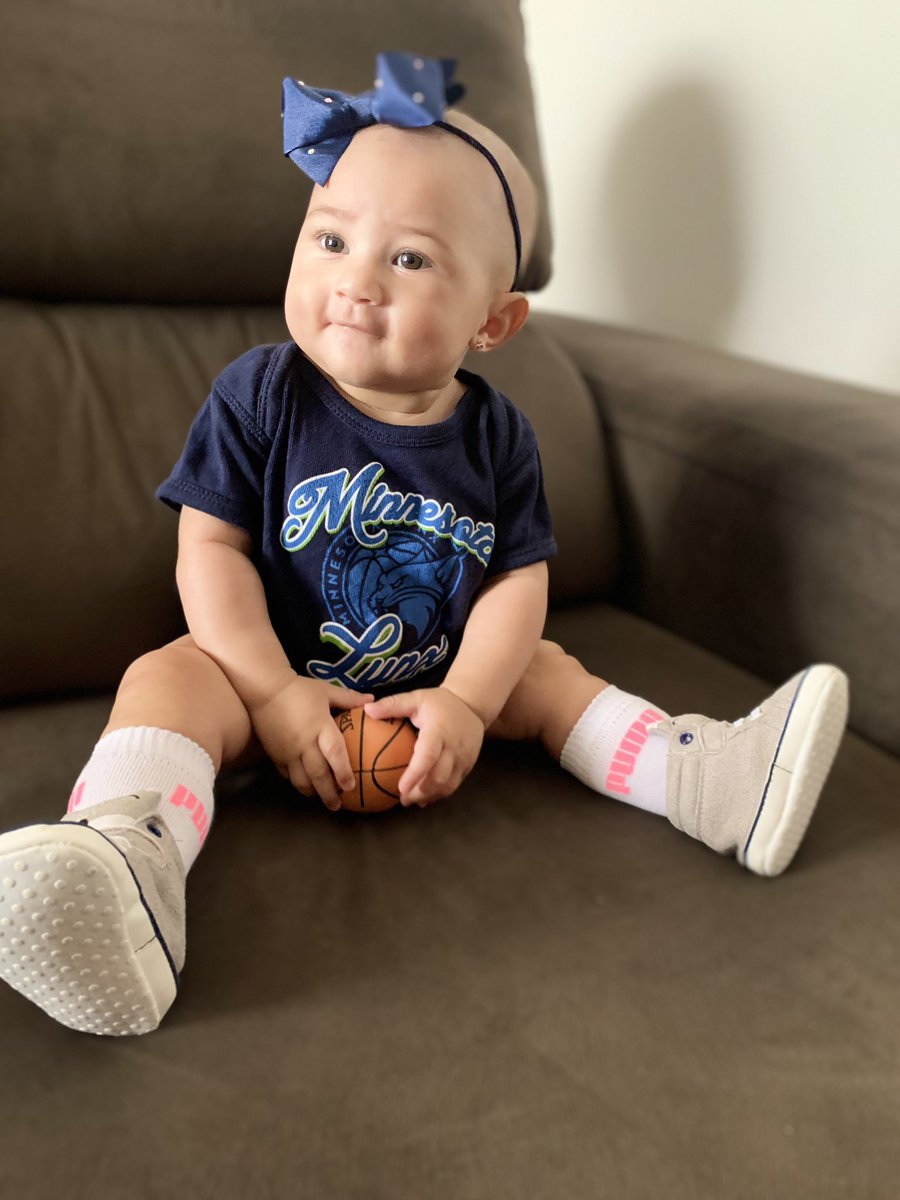 Lucracey's tweet photo. Aprendendo o que é o amor 🧡🏀
E pronta pra torcer pela @damirisdantas e o @minnesotalynx na próxima temporada da @WNBA https://t.co/mcj8UTv0SZ
