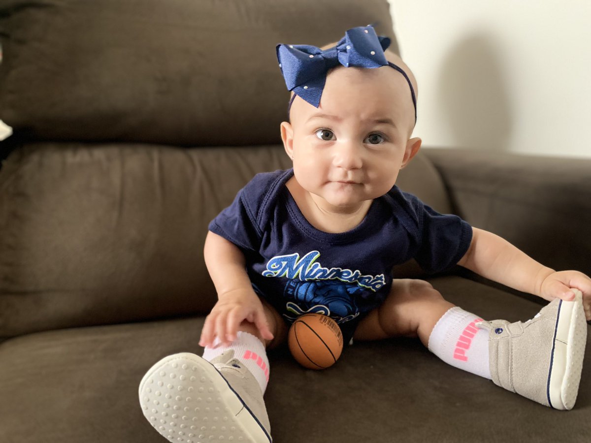 Lucracey's tweet photo. Aprendendo o que é o amor 🧡🏀
E pronta pra torcer pela @damirisdantas e o @minnesotalynx na próxima temporada da @WNBA https://t.co/mcj8UTv0SZ