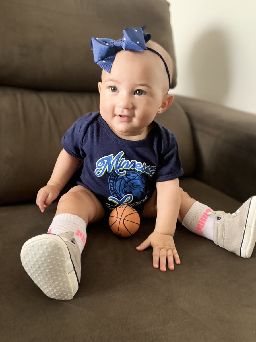 Lucracey's tweet photo. Aprendendo o que é o amor 🧡🏀
E pronta pra torcer pela @damirisdantas e o @minnesotalynx na próxima temporada da @WNBA https://t.co/mcj8UTv0SZ