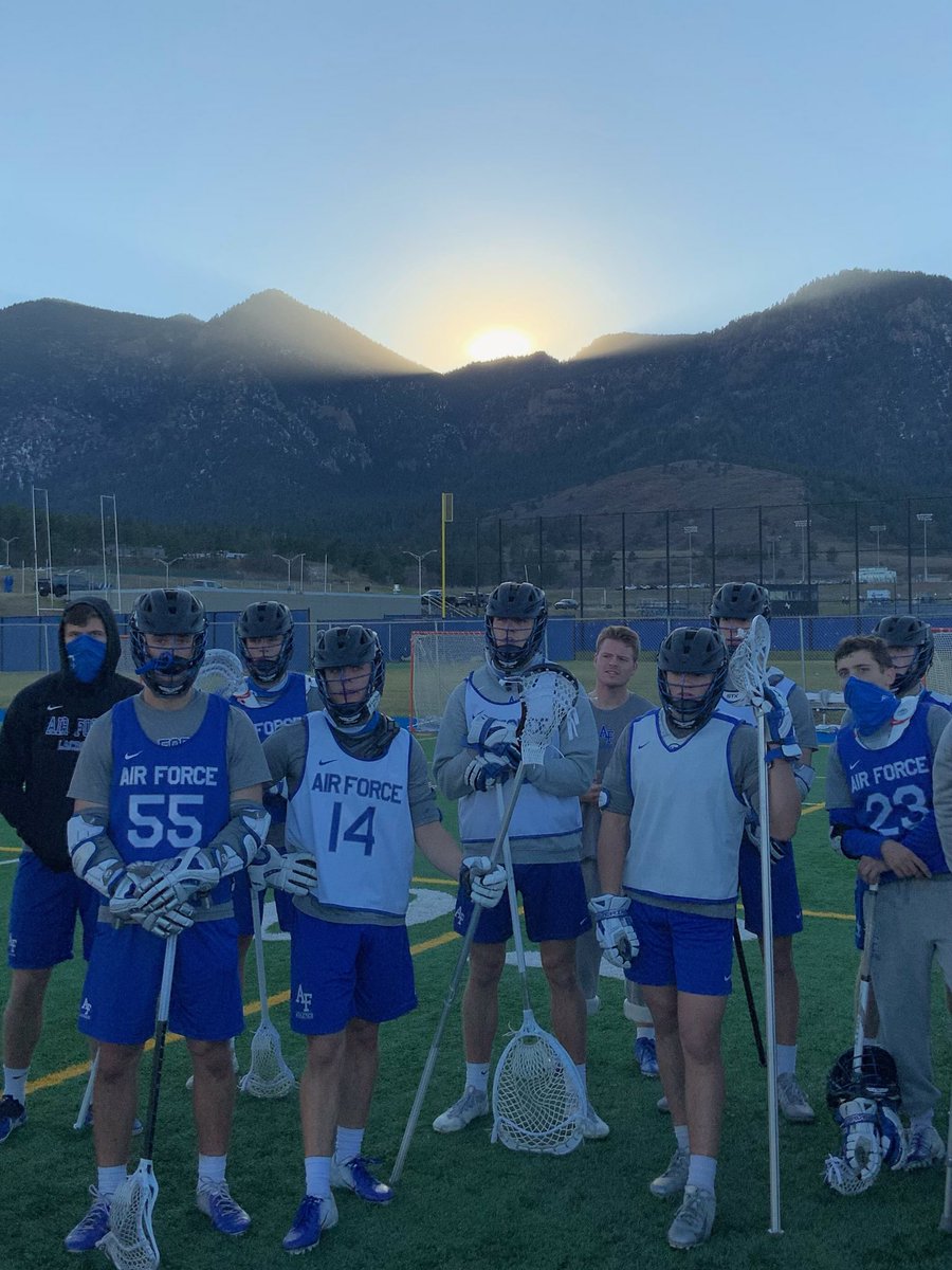 AF_Lax's tweet photo. Just another beautiful sunset at USAFA! #GetToDoIt #GotYourBack #LetsFly https://t.co/Ptw5NqD2ig