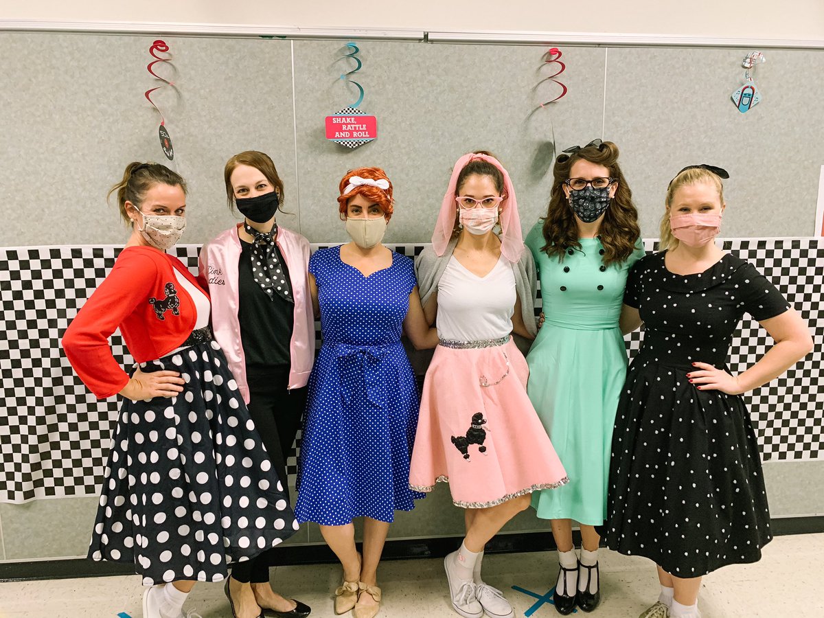 MistyFenner's tweet photo. Our hallway stepped into the 50’s today! The students went all out with their costumes and the joy that is filling our hallway is contagious! Happy Friday 🎶💙 @Killian_MS https://t.co/BWPuOjH1m6