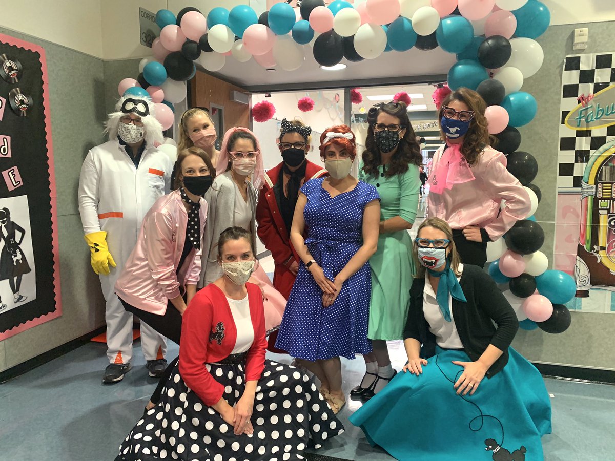 MistyFenner's tweet photo. Our hallway stepped into the 50’s today! The students went all out with their costumes and the joy that is filling our hallway is contagious! Happy Friday 🎶💙 @Killian_MS https://t.co/BWPuOjH1m6