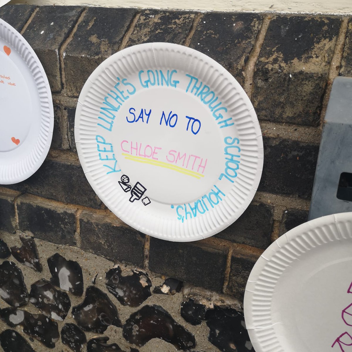 GawainLittle's tweet photo. This morning I helped out at the Phoenix Holiday Hunger Project, distributing food to around 200 people.
This afternoon, I joined the @NAHHcampaign protest to end #holidayhunger
It's time for action!
Support your local project and campaign and sign 👉 https://t.co/5hSZ7PD5qz https://t.co/dSdAHCdfT1