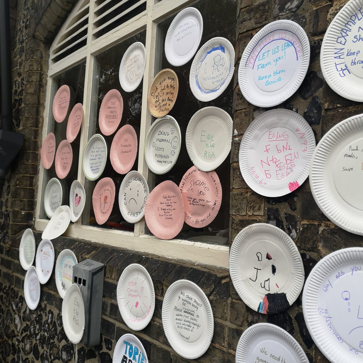GawainLittle's tweet photo. This morning I helped out at the Phoenix Holiday Hunger Project, distributing food to around 200 people.
This afternoon, I joined the @NAHHcampaign protest to end #holidayhunger
It's time for action!
Support your local project and campaign and sign 👉 https://t.co/5hSZ7PD5qz https://t.co/dSdAHCdfT1