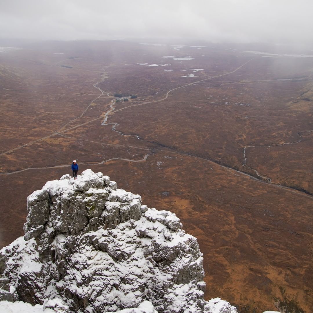 The Highlands have got their winter coat on again. With a bit of luck it’s here to stay for the season.

📷 <a href="/davemacleod09/">Dave MacLeod</a> ‘Tim Miller on Crowberry Tower on the Buachaille, Glen Coe. Rannoch Moor behind. Winter is on the way. The Lochaber tops have been white the past few days.’