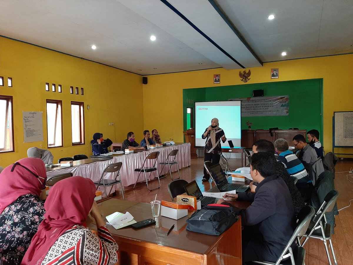 Syamsiarhasan's tweet photo. 26-28 Oktober 2020
Pelatihan Perkoperasian dan Digitalisasi Koperasi, diikiti oleh 25 Koperasi, mengingatkan kembali tentang perkoperasian sebagai pondasi menuju trasformasi digitalisasi koperasi
@penyuluhkoperasi
@kemenkopukm
#penyuluhkoperasi
#ppkljawabarat
#ppklciamis https://t.co/Oj8BQ4nJoa