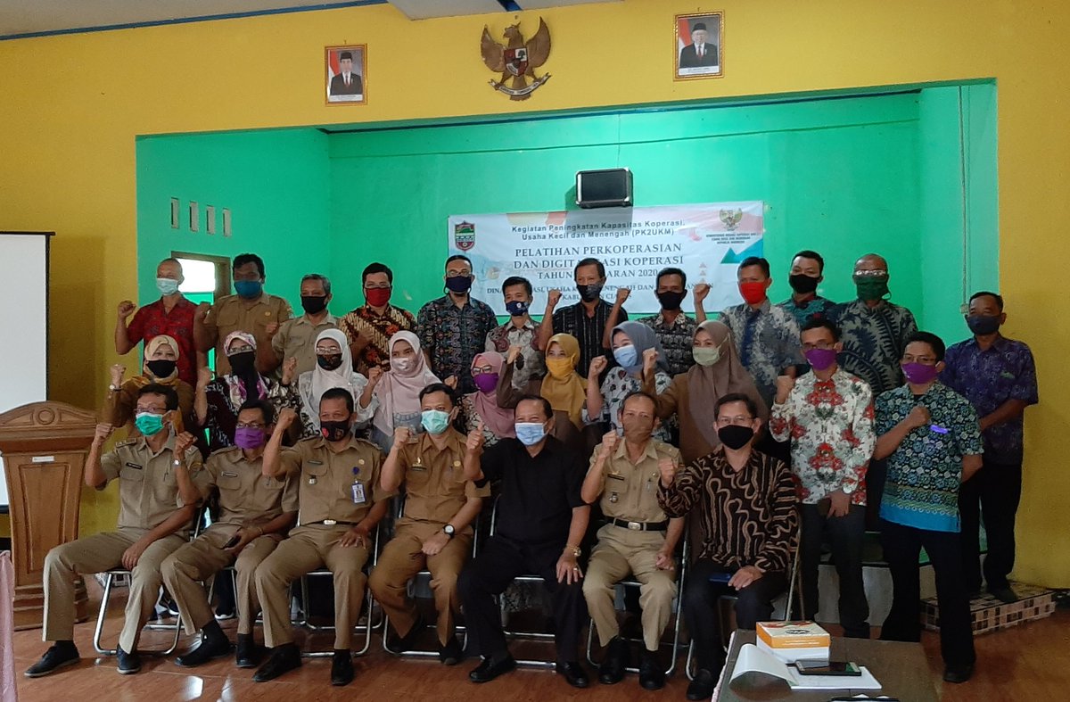 Syamsiarhasan's tweet photo. 26-28 Oktober 2020
Pelatihan Perkoperasian dan Digitalisasi Koperasi, diikiti oleh 25 Koperasi, mengingatkan kembali tentang perkoperasian sebagai pondasi menuju trasformasi digitalisasi koperasi
@penyuluhkoperasi
@kemenkopukm
#penyuluhkoperasi
#ppkljawabarat
#ppklciamis https://t.co/Oj8BQ4nJoa