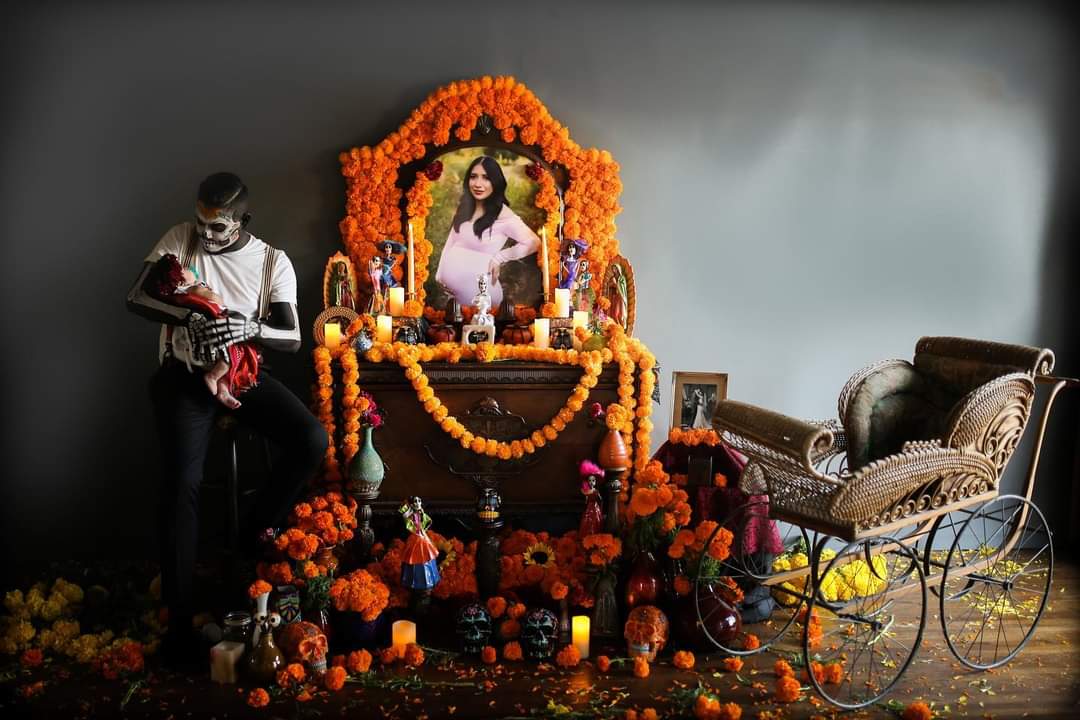 MauuRamos's tweet photo. Estoy impresionado con esta magia de historia, es hermosa pero muy triste. Que grandes!! ๐ค๐ค๐ค
#DiaDeMuertos
Copy: #JamesAlvarez
Photography and set up by #vanessa_marie_carbajal. Thank you for this gift weโll cherish forever. Make up artist #kahlovera #artbysusieq https://t.co/zzk0rLOE91