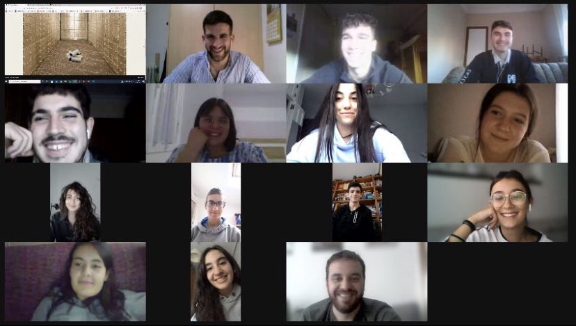 MarChaSegovia's tweet photo. Segundo día de reuniones online... ¡Y HEMOS RESUELTO EL SCAPE ROOM! Seguimos conectados y disfrutando de este curso MarCha https://t.co/fNS6T0lsMq