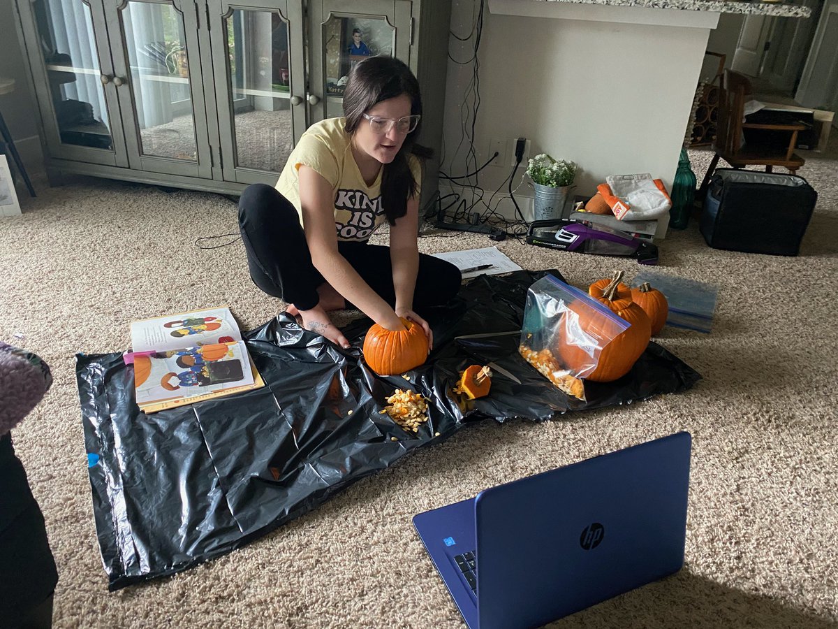 ChelseyTeacher's tweet photo. Still made one of my favorite fall activities happen virtually this year 🎃 #kindergarten #HESwildcats #weareredclay #redclayschools @HighlandsPride @HighlandsAP @RedClaySchools #fallfun https://t.co/4IEznDaKaQ