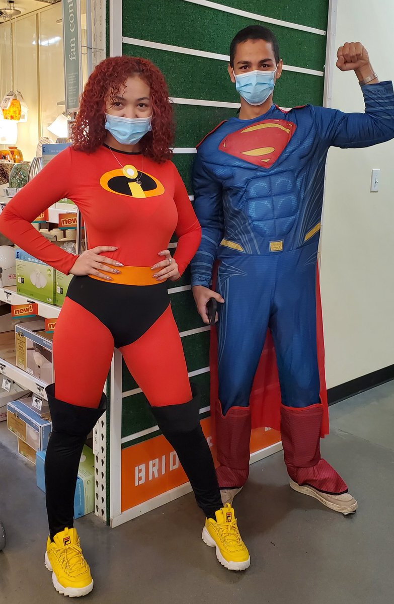 OksanaChernata's tweet photo. No matter what is going on in the world we always finding the reason to be #happy here @HomeDepot #Halloween #haloween2020 @hmalak @kelly_presti @GraceKi23492858 @HBullard13 @MateGerry @HD_LuisD https://t.co/AFd9C03Umn