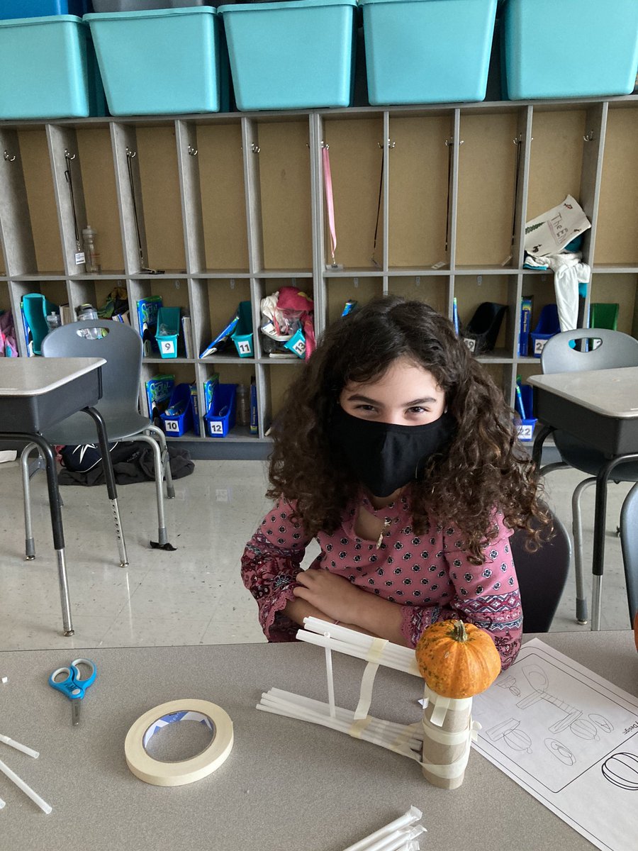 MrsErickson18's tweet photo. STEM pumpkin stands! @MillsRiverSch https://t.co/J1YuxdVCou