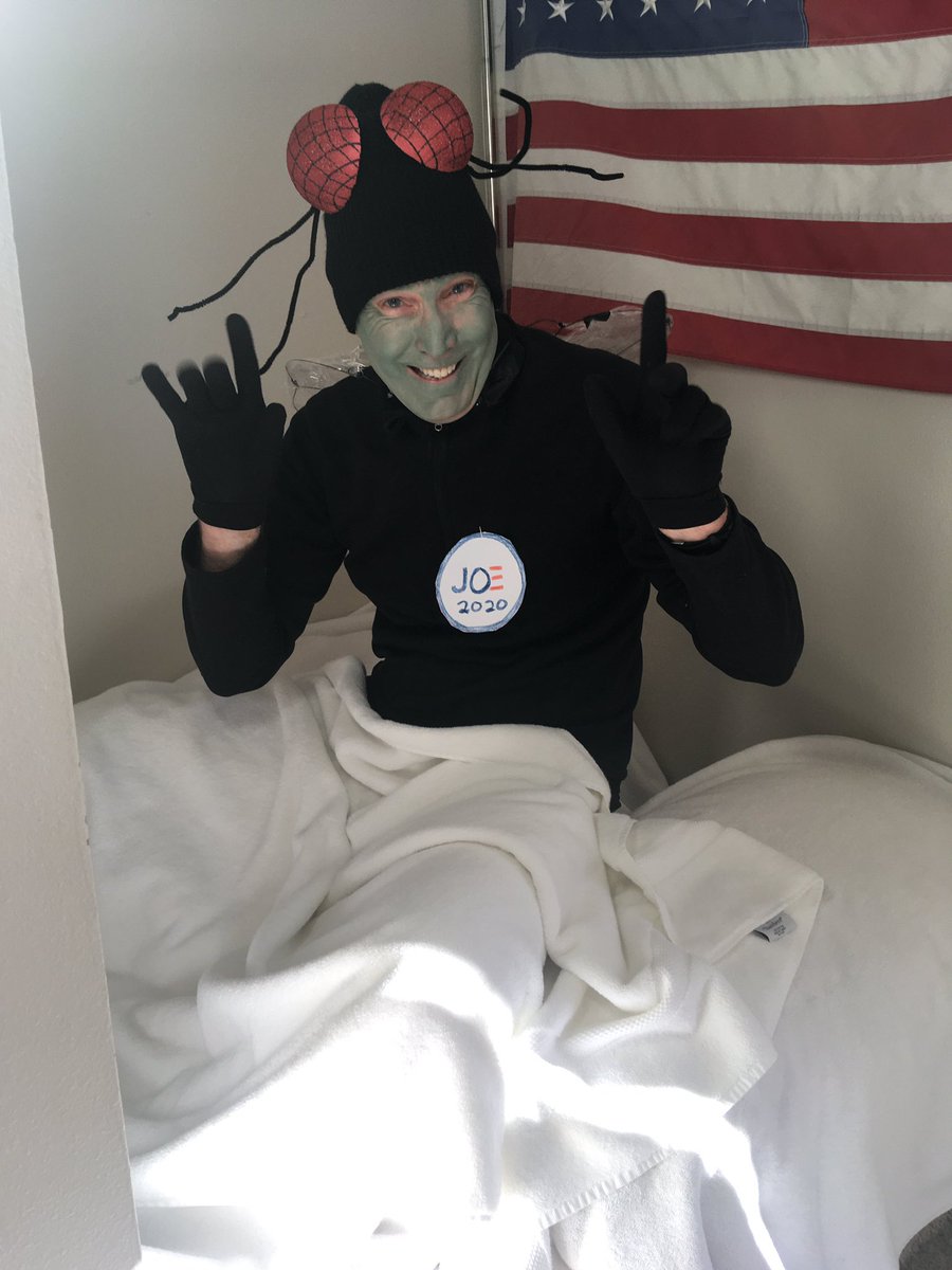 JennyJMcCoy's tweet photo. Omg staying with my parents right now and just returned from a run to find my dad in a work meeting like this. https://t.co/i7tplm6YyM