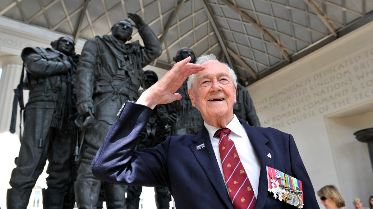 Tomorrow at 11am, we will be paying tribute to the 55,573 men of Bomber Command who gave their lives for our freedom in a virtual service hosted by @SueHolderness.  Sign up to join at fal.cn/3bguf @RoyalAirForce @RAFBBMF @rafredarrows @TheRAFClub
