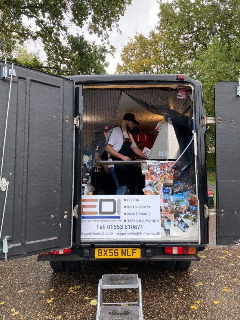 DannyChild1's tweet photo. Had a good day today serving 🍕 slices to the children of Gaywood and all funded by EDI 👌 nice work https://t.co/Ea6DkuDpdI