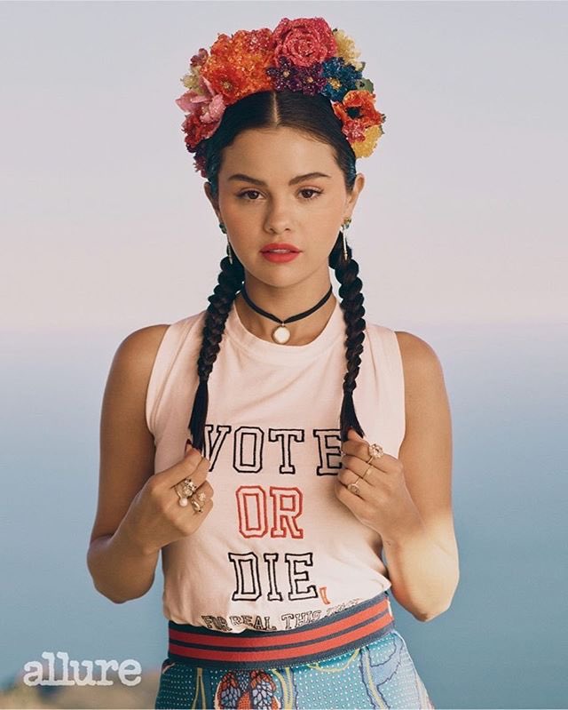 tisfey's tweet photo. Ela milita na capa do EP;
Ela milita na capa da revista;
Ela milita fazendo publi pra Rare Beauty;
Ela milita no camarim fazendo as unhas e o cabelo;
THIS IS SELENA GOMEZ- eu amo. https://t.co/TPIQjnJBrX