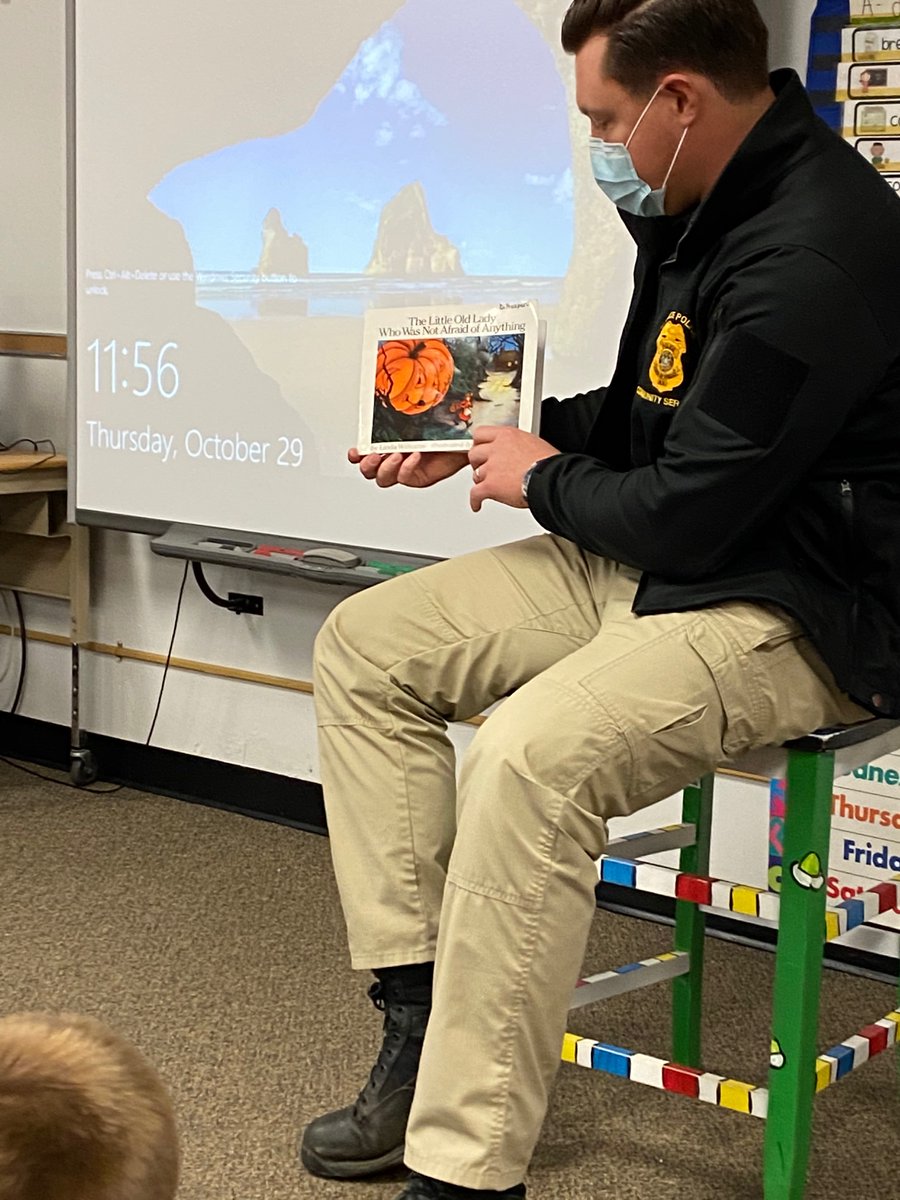 StephanieBanach's tweet photo. Thank you Sergeant Rene with the @GreecePoliceNY for reading to these first graders! @GreeceCentral @GreeceLRPTA @GCSDcommschools @valerie_paine https://t.co/cAUilILw5v