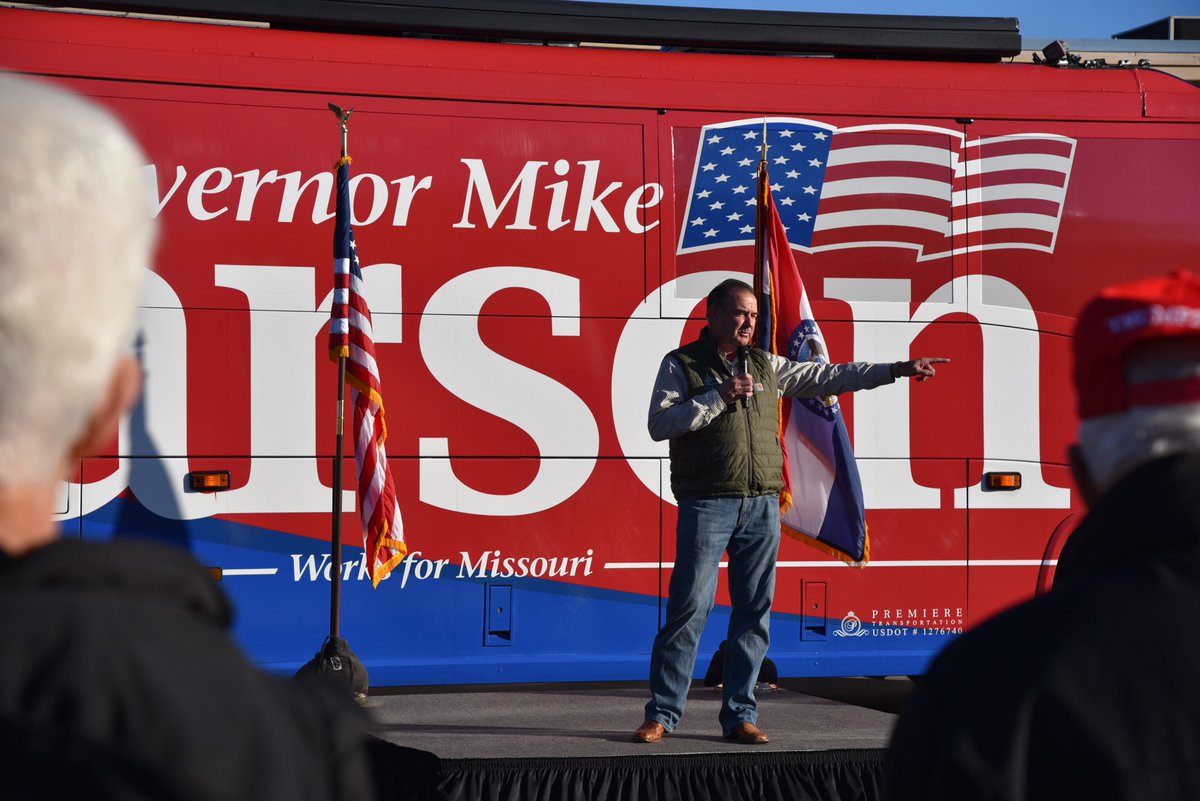 MikeLKehoe's tweet photo. .@claudialkehoe and I were excited to start the day in @mikeparson's hometown of Bolivar on the #MikeWorks Bus Tour! We love to see a big home town crowd! And a huge thank you to Dick Peerson for being our advance driver all week! https://t.co/uti4ZkD9w6
