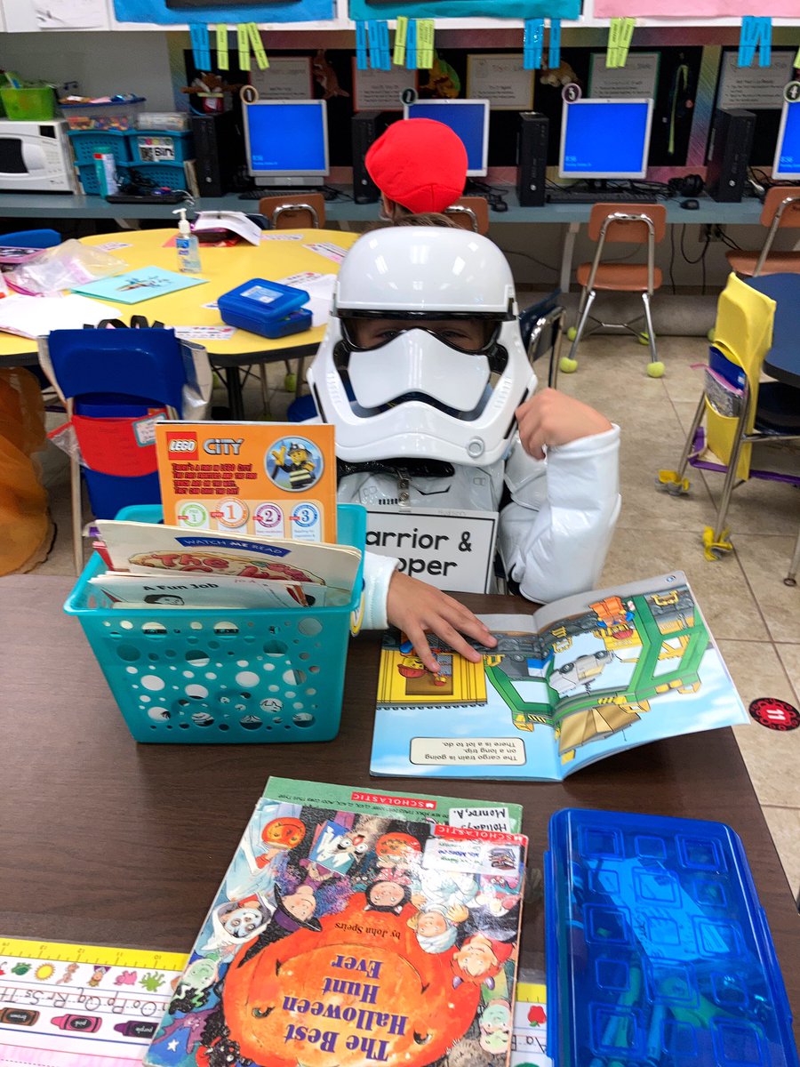 monroeandi100's tweet photo. Happy Fall Dress-up Day 🎃! #firstgradefallfun #CESBuzzing https://t.co/4FLAbB4oas