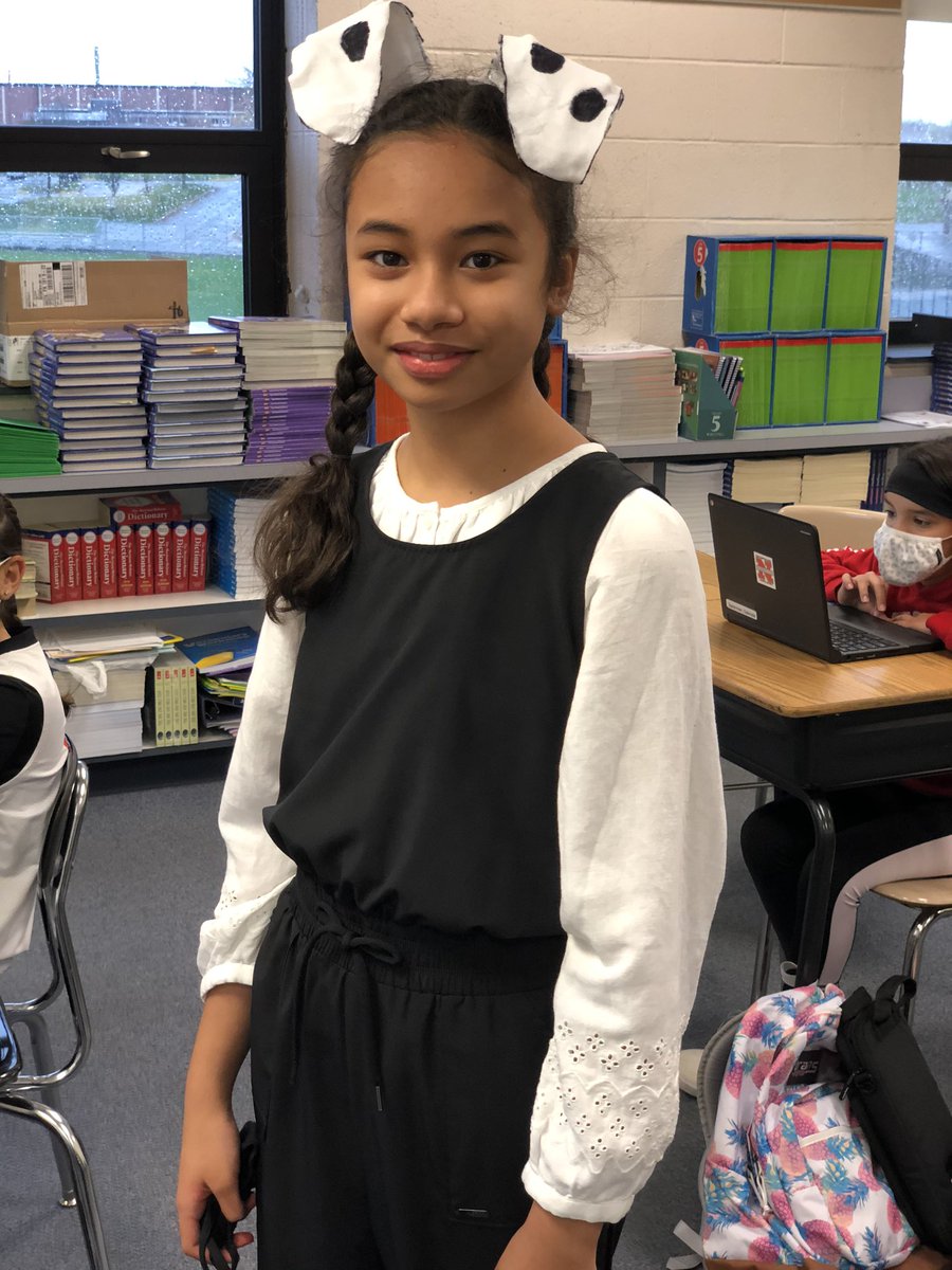 MStevensNASD's tweet photo. Look at these 5th Gr Ss @nasdborough ❤️ the wonderful costumes for storybook dress up day. https://t.co/1eXWn0oZmC