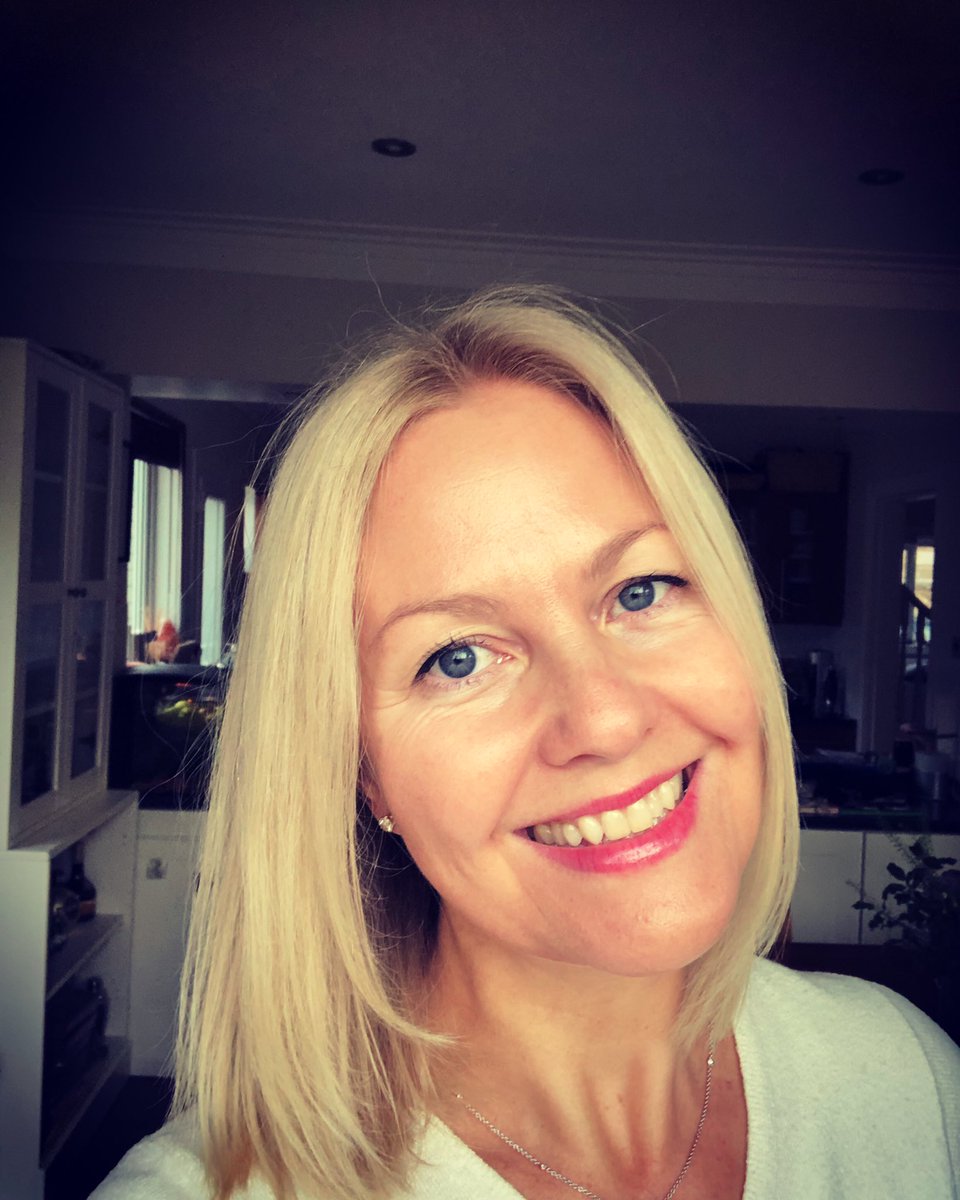 HollyLWoodhouse's tweet photo. Happy Friday & Happy New Haircut! Getting ready for next week and I am so excited. If only we weren’t in Tier 3 and I could take my new @RainbowRoomInt haircut out on the town tonight 💇♀️🥂
#newhair #HappyFriday #Tier3Lockdown #imissnormal #ActressLife #Equity #Spotlight #IMDb https://t.co/Dg2WVt5iez