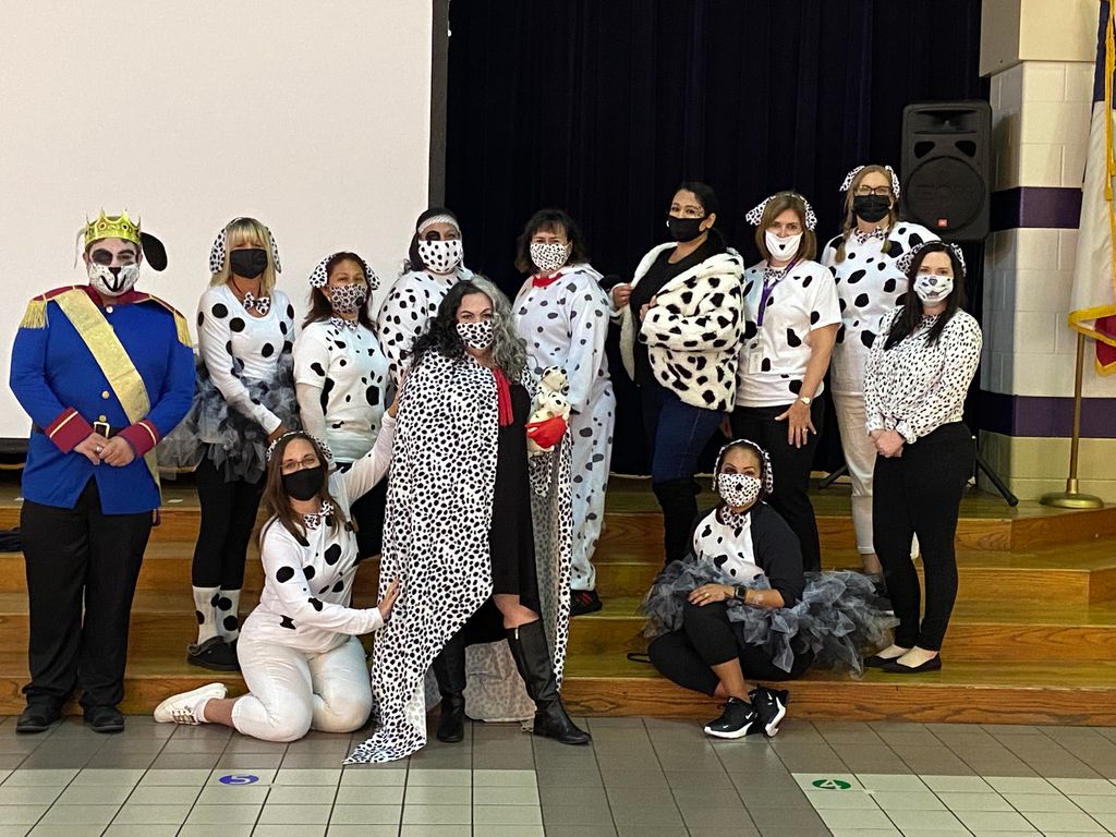 Westside_AISD's tweet photo. Westside staff has Halloween spirit #whenAtwestside #weloveourschool #AisdHalloween2020 https://t.co/1wXPVUorcY