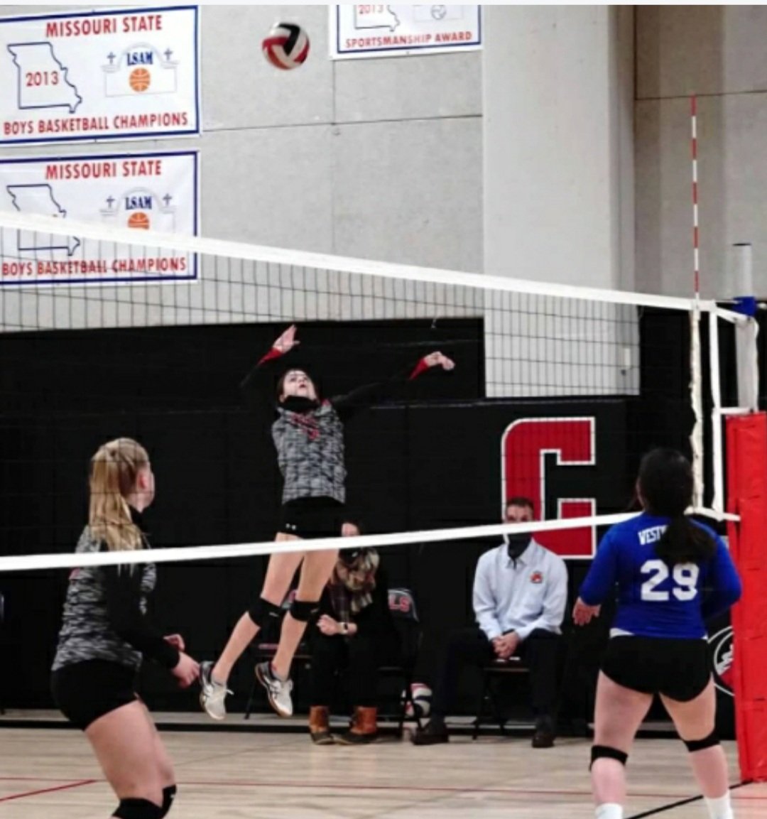 CCLSMoorhem's tweet photo. Check out my super star... setting the A1 🏐 team towards another victory! @CCLSChargers https://t.co/Swdpmuan8Y