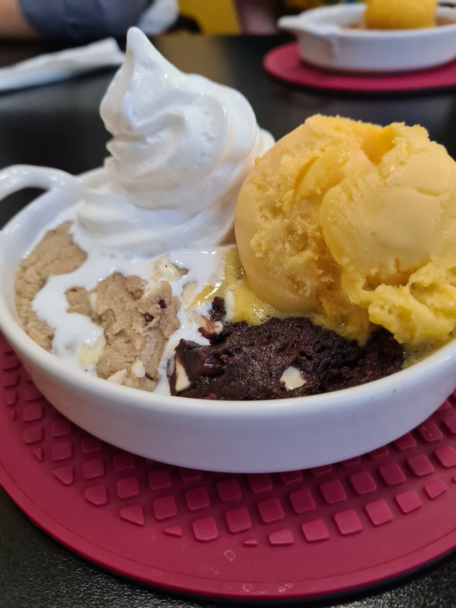 Kiizvna's tweet photo. Aujourd'hui c'est que du sucre !

Pour l'adresse c'est ici bande de gourmand => https://t.co/prypKR2Z6g https://t.co/DqLegxfakG