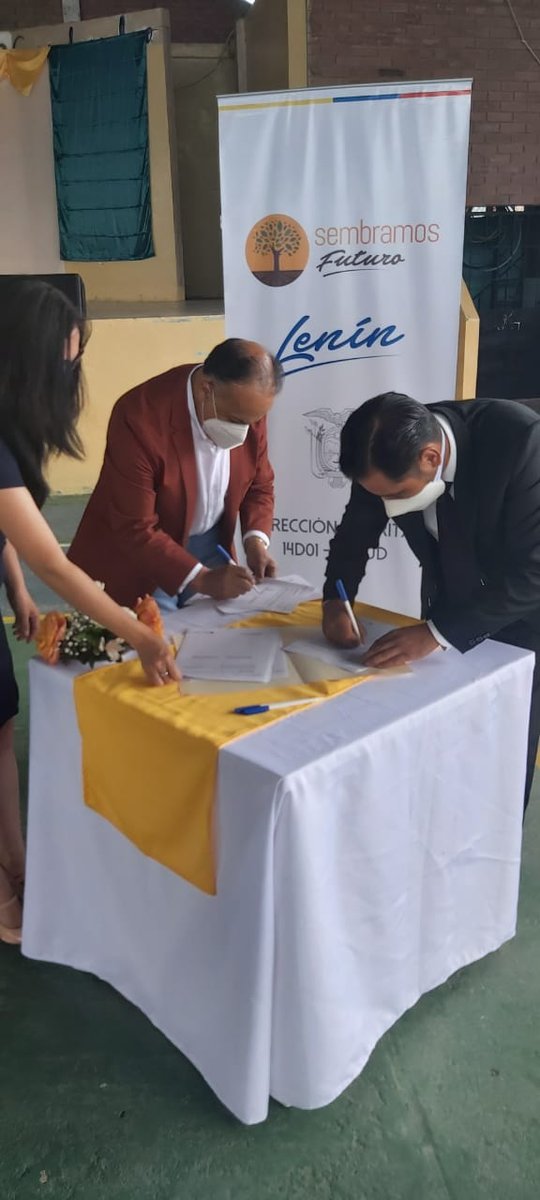 saludazuay_'s tweet photo. #PabloSexto | @DrJuliomolina Coord. de @SaludCZ6Oficial y el GAD Municipal de #PabloSexto, suscriben un convenio de cooperación interinstitucional, para el mejoramiento de la infraestructura y donación del predio del centro de salud de la comunidad #ElRosario. #GestiónTerritorial https://t.co/x8J3CD9rD4