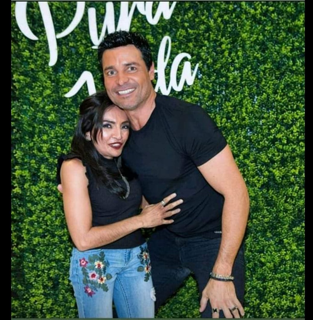 laumora85's tweet photo. Volviendo a recordar, mi sueño hecho realidad ❤ @CHAYANNEMUSIC https://t.co/C6MAZuaHFo